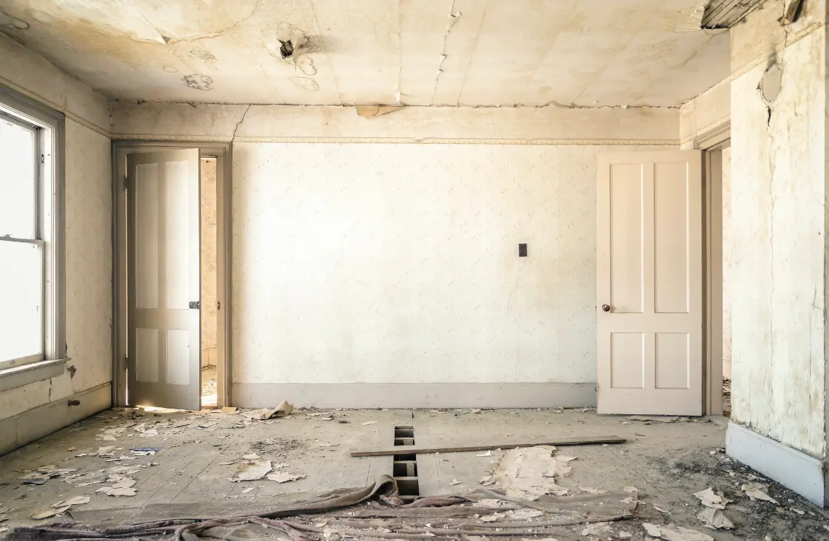 Waste disposal crew managing a cleanout project in Gleed